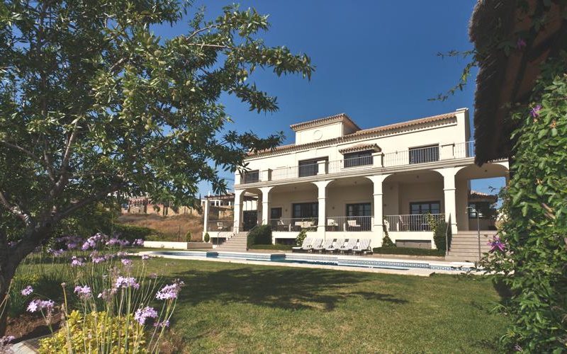 The Sophisticated Casa Villa Flamingo in Spain (9)