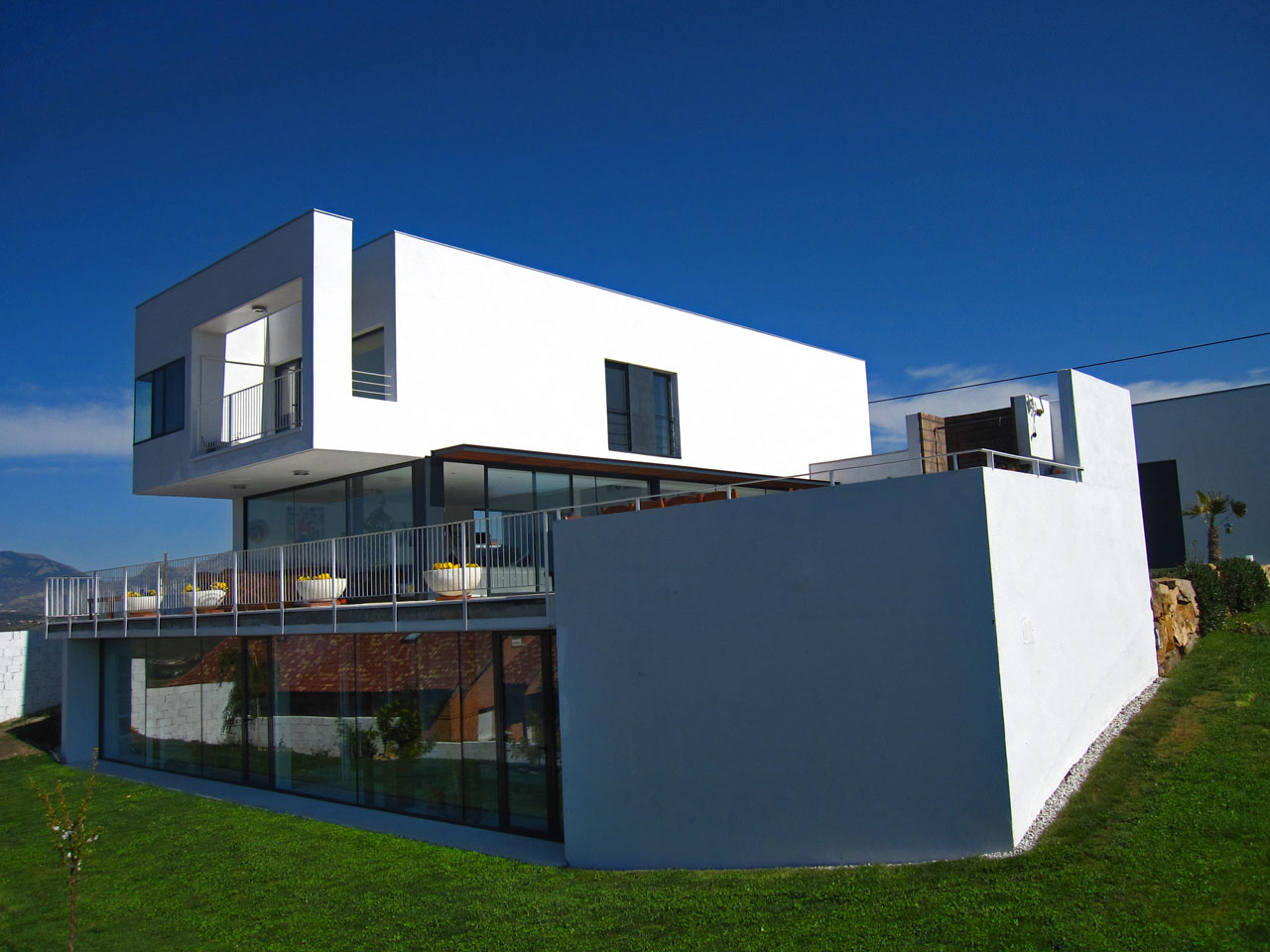 Contemporary Casa Ramas by FH2L Aquitecturos