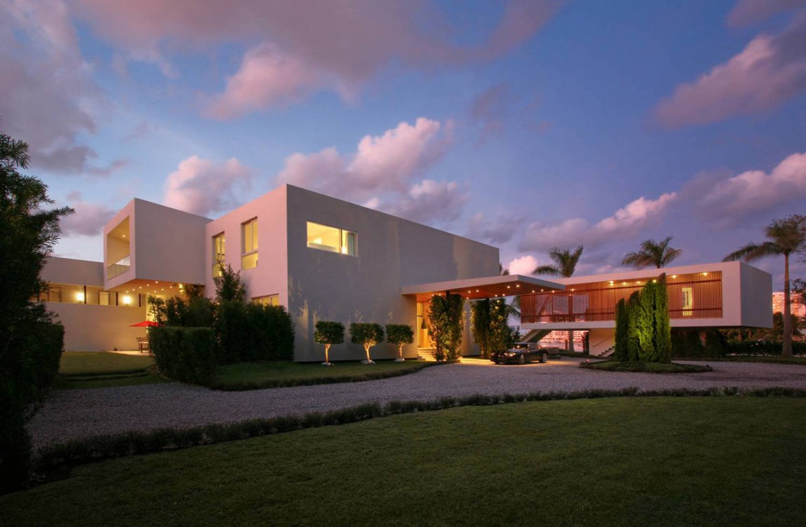 Superb La Gorce Estate in Miami