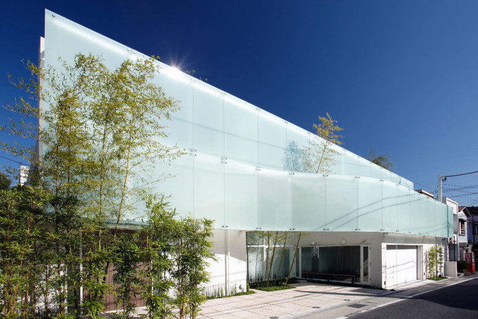 Contemporary F Residence By Edward Suzuki Architecture