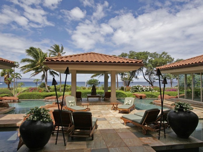 Luxe Oceanfront Property In Hawaii