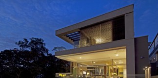 Contemporary A Vaucluse House In Sydney