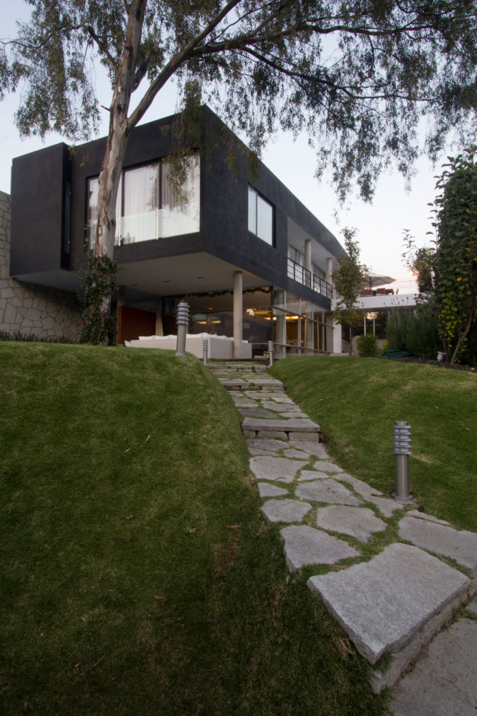 Contemporary Home By A-001 Taller De Arquitectura