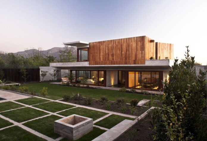 Contemporary La Dehesa House In Chile