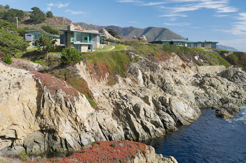 Challenging Otter Cove residencein California (17)
