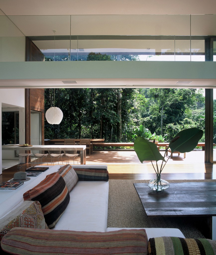 Lovely Contemporary Home in Iporanga by Arthur Casas (16)