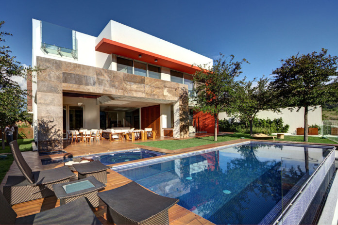 The Geometric Shaped House S By Lassala+elenes Arquitectos