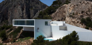 Contemporary House On The Cliff By Fran Silvestre Arquitectos