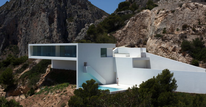 Contemporary House On The Cliff By Fran Silvestre Arquitectos