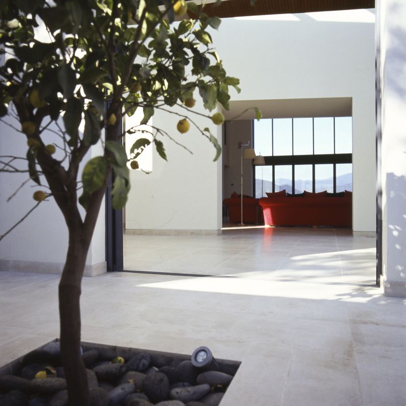 Contemporary La Zagaleta House by Peter Thomas de Cruz (24)