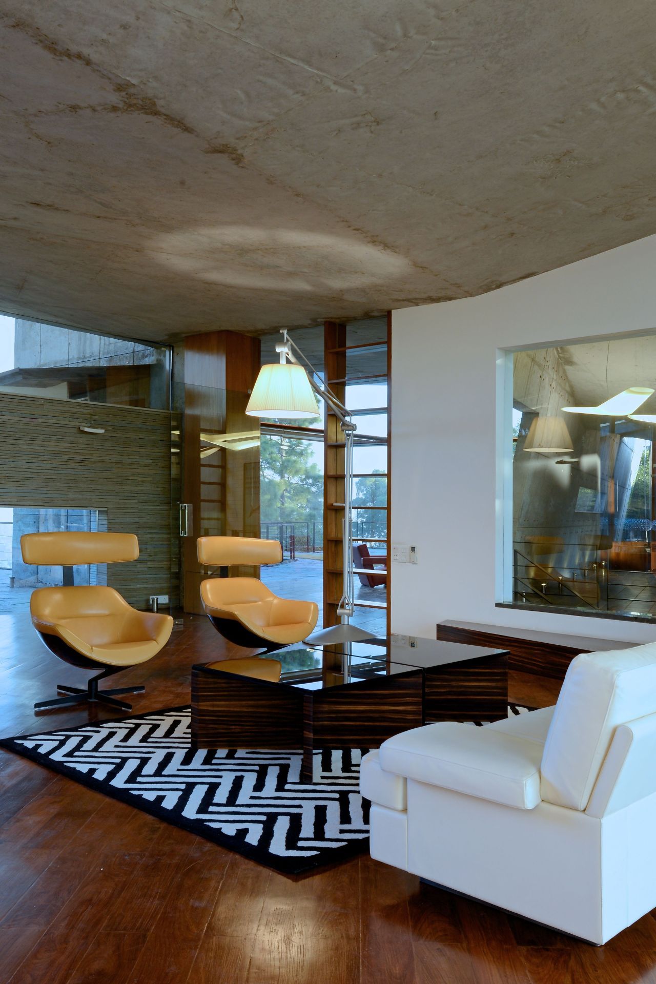 Contemporary Weekend House in the Himalayas (14)