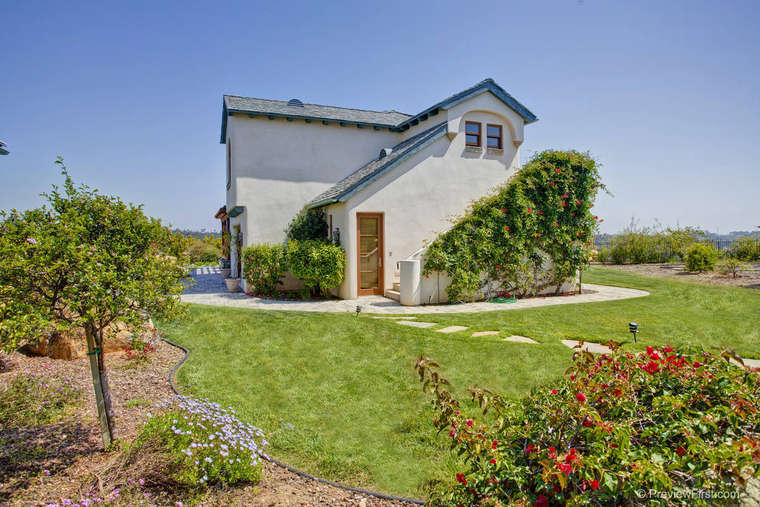 Luxurious Trophy Estate in Encinitas, California (37)