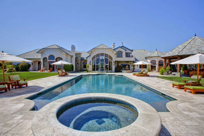 Luxurious Trophy Estate In Encinitas, California