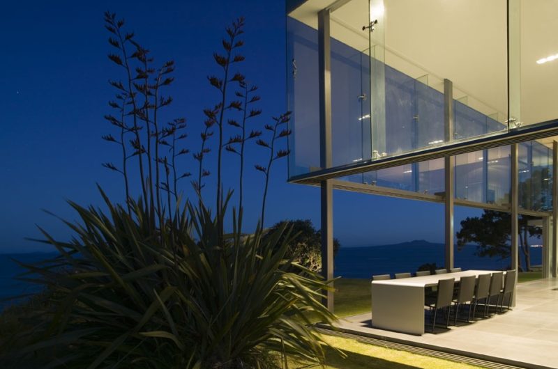 Stunning Cliff House by Fearon Hay Architects (2)