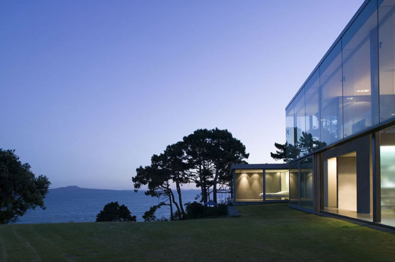 Stunning Cliff House by Fearon Hay Architects (1)