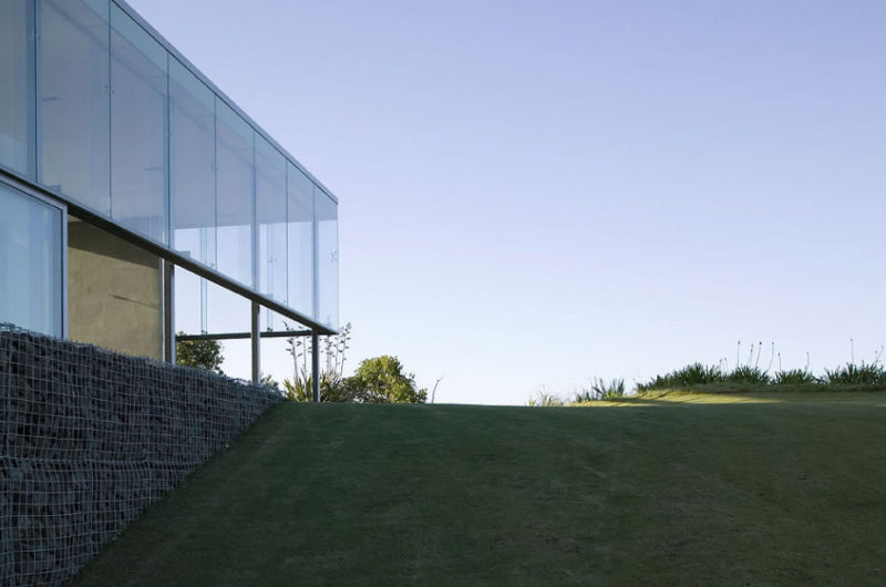Stunning Cliff House by Fearon Hay Architects (17)