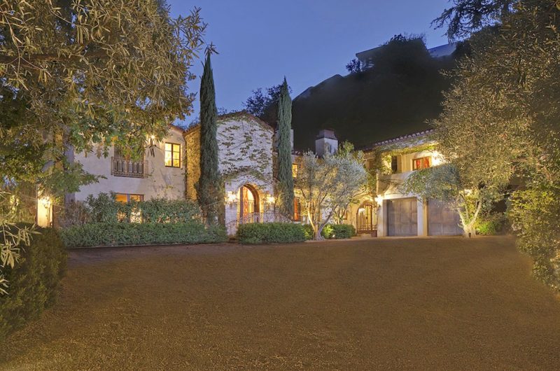 Superb Mediterranean-Style Property in Beverly Hills (17)