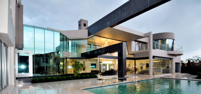 Glossy Cal Kempton Park by Nico van der Meulen 6