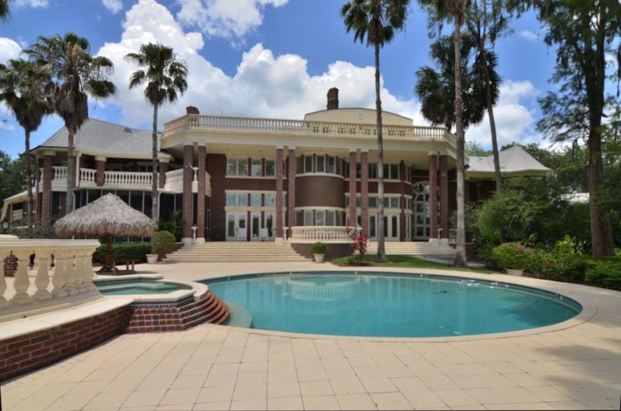 Stunning Lakefront Avila Mansion in Florida 27