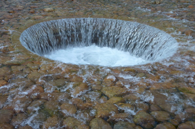 Вода артезианский источник